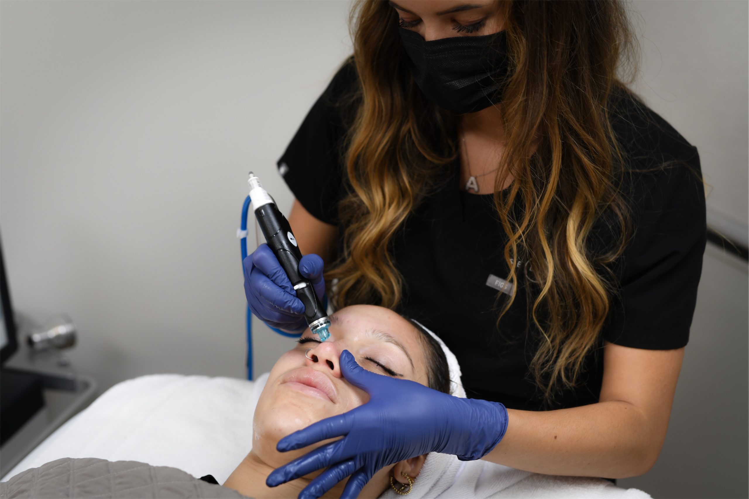 Celebrate Spring with the Hollywood HydraFacial